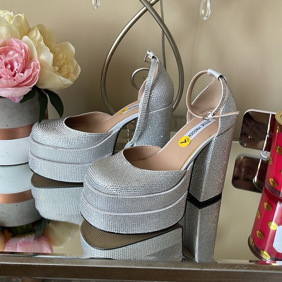 STEVE MADDEN New Charlize Rhinestone Platforms - Picture 7 of 13